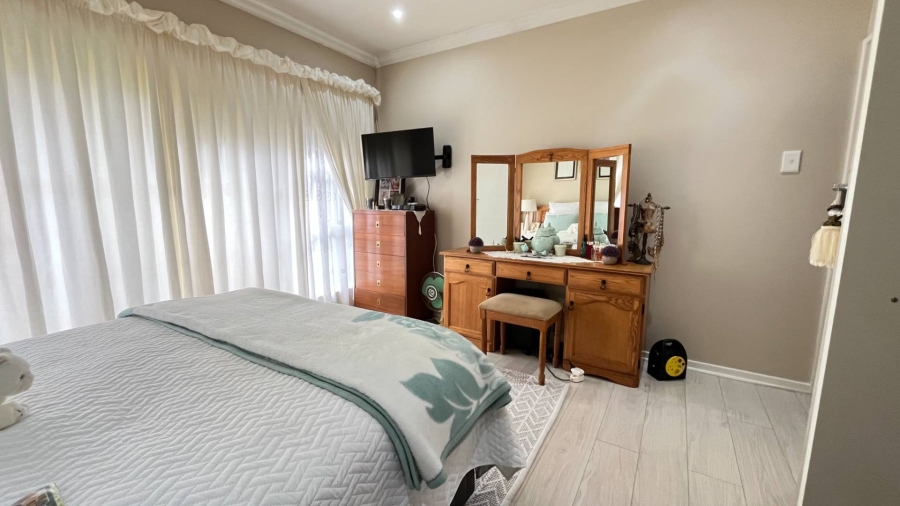 4 Bedroom Property for Sale in Hartenbos Central Western Cape